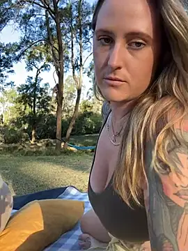 OdetteDelane online show from October 8, 2025, 7:17 am