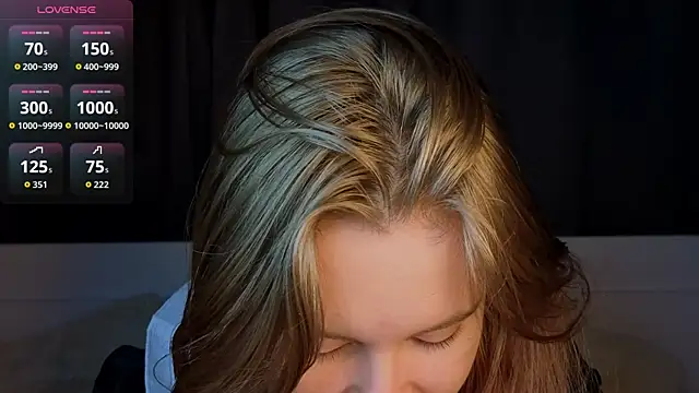 JulietteRain online show from December 22, 2025, 4:37 pm