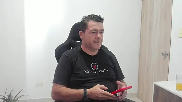 massimo dannger online show from October 28, 2025, 6:32 pm