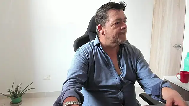 massimo dannger online show from November 10, 2025, 9:47 pm