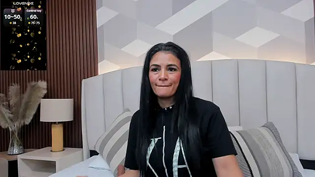 Mommy Naughty online show from January 10, 2026, 11:23 am