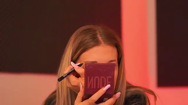 EllieRedd online show from January 12, 2026, 4:29 am