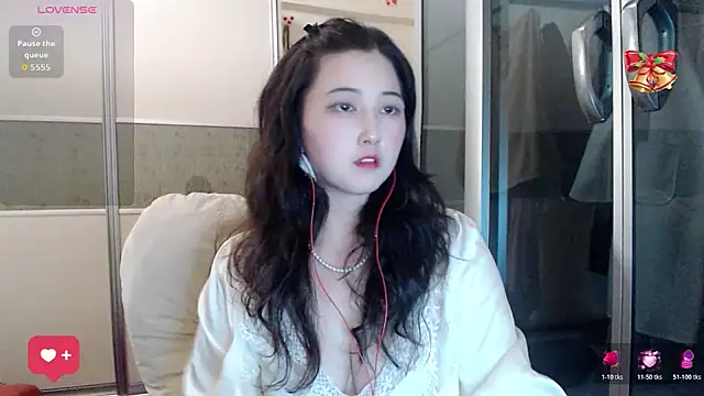 xx9938 online show from October 30, 2025, 1:23 pm