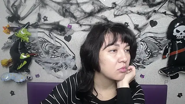 SelenaFly online show from November 7, 2025, 6:02 am