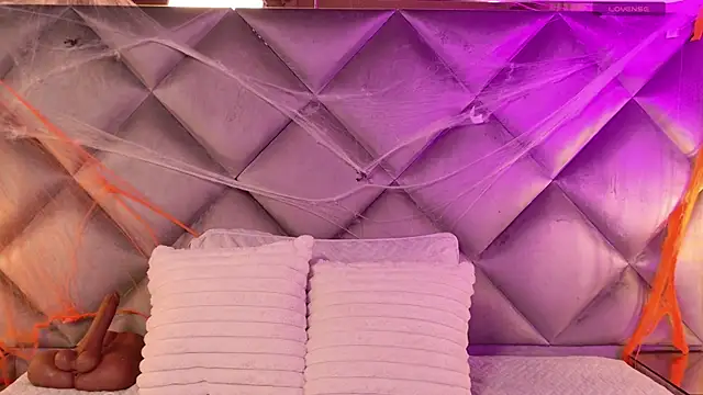 Snapshot of gemma_sm chatting on October 24, 2025, 2:52 am gemma sm online show from October 24, 2025, 2:52 am