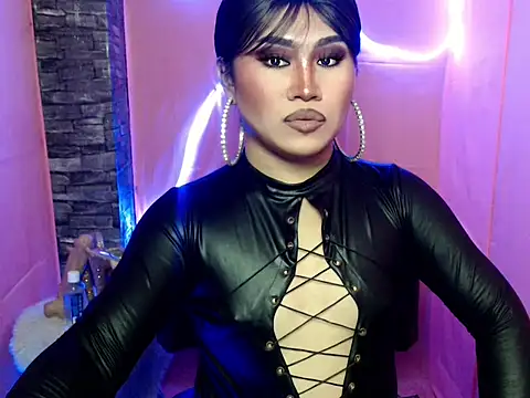 pretty lassy online show from November 14, 2025, 3:44 pm