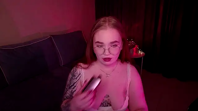 EmiRise online show from September 19, 2025, 5:24 pm