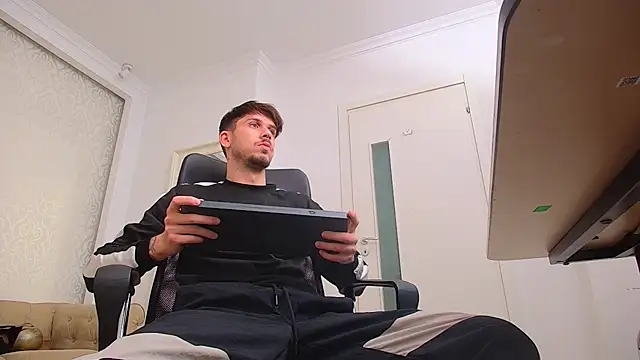 Snapshot of JonahShaw chatting on September 26, 2025, 4:27 am JonahShaw online show from September 26, 2025, 4:27 am