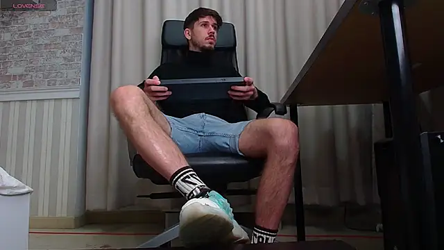 Snapshot of JonahShaw chatting on September 29, 2025, 4:17 am JonahShaw online show from September 29, 2025, 4:17 am