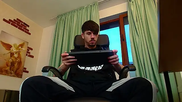 Snapshot of JonahShaw chatting on September 30, 2025, 4:28 am JonahShaw online show from September 30, 2025, 4:28 am