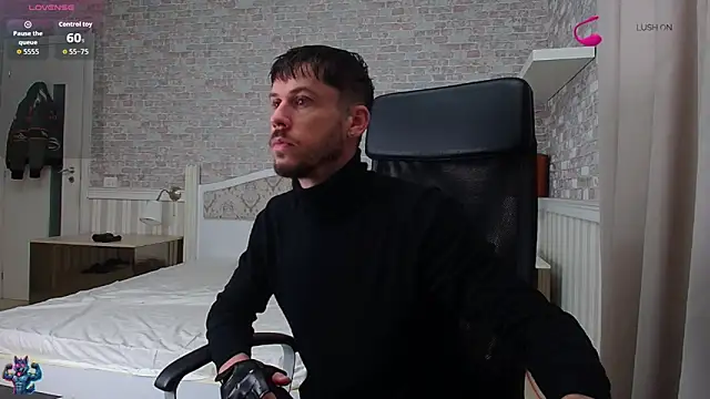 Snapshot of JonahShaw chatting on October 8, 2025, 4:32 am JonahShaw online show from October 8, 2025, 4:32 am