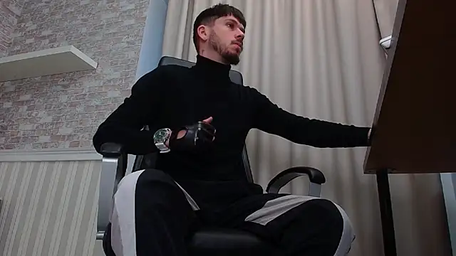 Snapshot of JonahShaw chatting on October 14, 2025, 4:35 am JonahShaw online show from October 14, 2025, 4:35 am