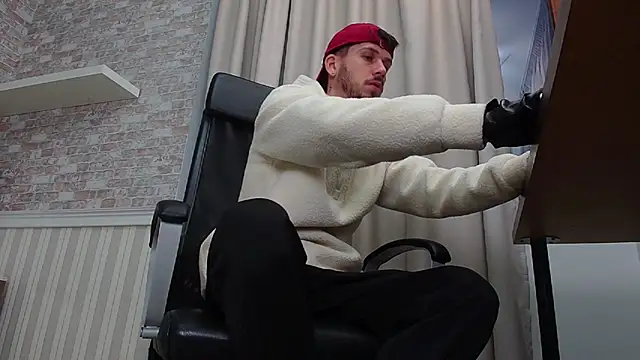 Snapshot of JonahShaw chatting on October 15, 2025, 4:23 am JonahShaw online show from October 15, 2025, 4:23 am