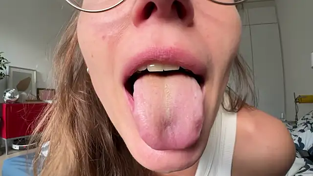 Scorpion Peach online show from October 9, 2025, 2:26 pm