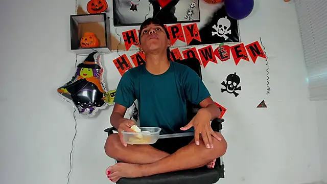 tyler twink boy online show from October 28, 2025, 12:30 pm