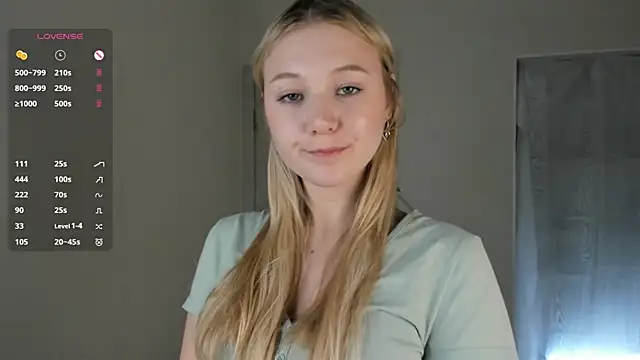 ArianeAumich online show from September 19, 2025, 1:56 pm