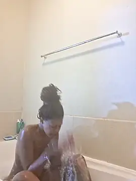 Lolly 96 online show from September 24, 2025, 4:21 pm