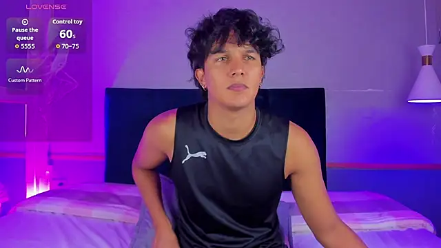 Leo Savage  online show from September 17, 2025, 4:03 am