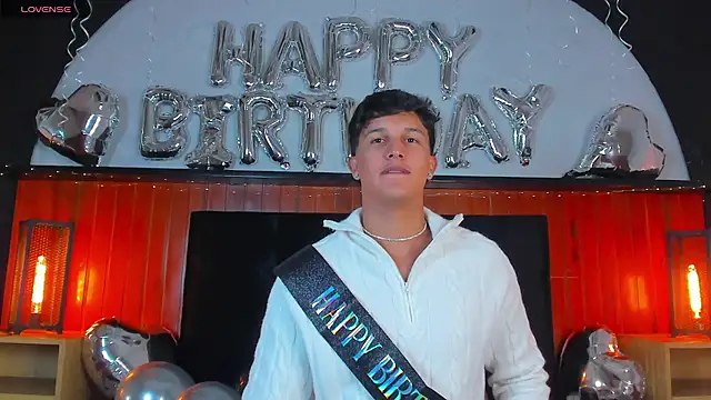 Leo Savage  online show from July 18, 2026, 4:38 am