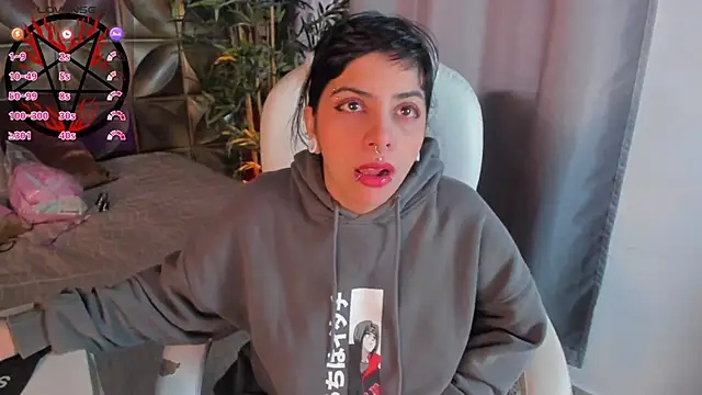 emily-santoss online show from October 8, 2025, 12:36 pm