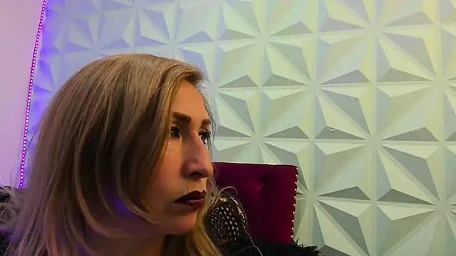 LilyQueen cg online show from September 26, 2025, 5:50 pm