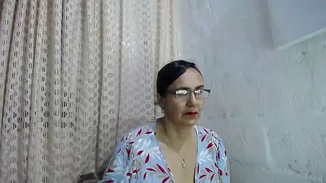 gabbyparker  online show from November 11, 2025, 9:53 am