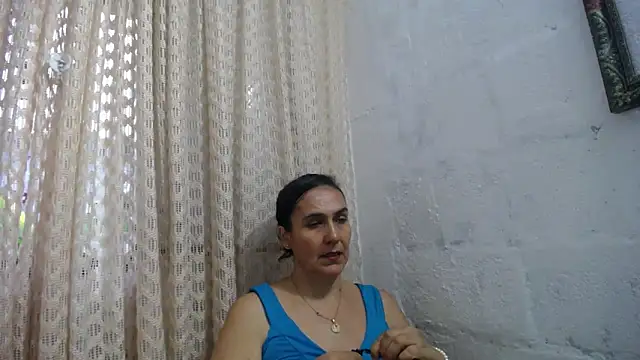 gabbyparker  online show from February 9, 2026, 10:47 pm