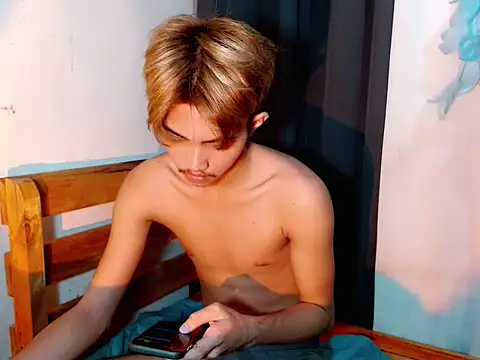 addicted to alex online show from November 18, 2025, 4:44 pm