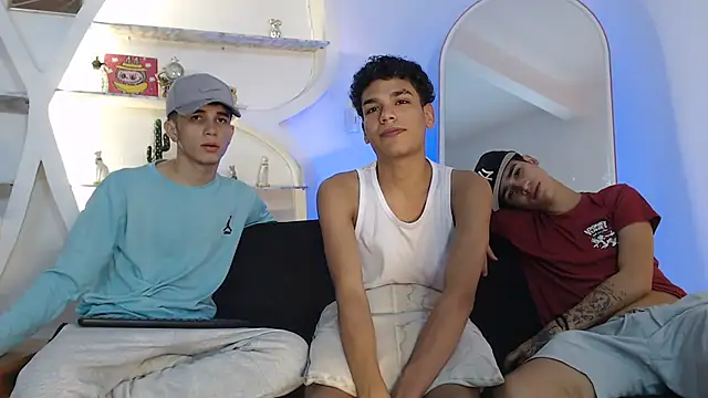 Snapshot of THREE_GUYS_HOT chatting on September 27, 2025, 7:52 pm THREE GUYS HOT online show from September 27, 2025, 7:52 pm