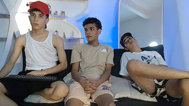 Snapshot of THREE_GUYS_HOT chatting on September 29, 2025, 7:19 pm THREE GUYS HOT online show from September 29, 2025, 7:19 pm