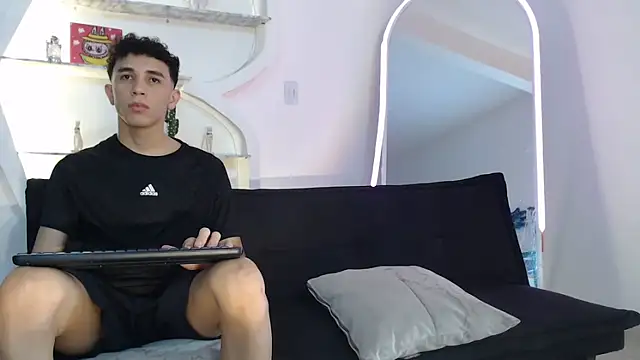 Snapshot of THREE_GUYS_HOT chatting on October 16, 2025, 7:26 pm THREE GUYS HOT online show from October 16, 2025, 7:26 pm