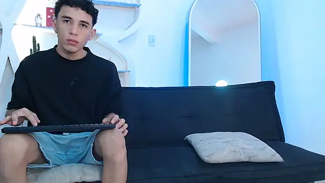 Snapshot of THREE_GUYS_HOT chatting on October 20, 2025, 7:25 pm THREE GUYS HOT online show from October 20, 2025, 7:25 pm