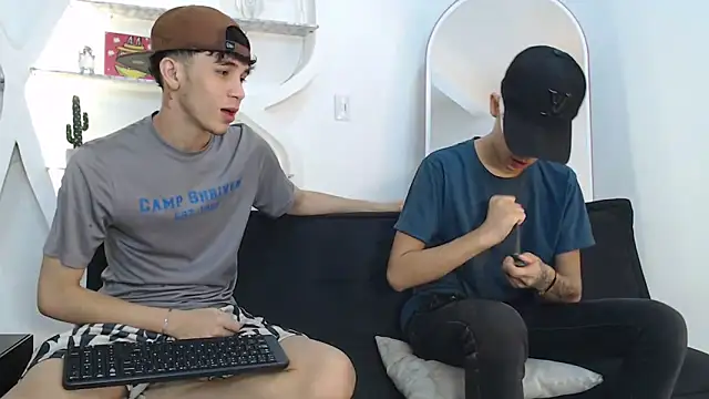 Snapshot of THREE_GUYS_HOT chatting on October 21, 2025, 7:25 pm THREE GUYS HOT online show from October 21, 2025, 7:25 pm