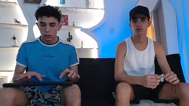 Snapshot of THREE_GUYS_HOT chatting on October 24, 2025, 7:21 pm THREE GUYS HOT online show from October 24, 2025, 7:21 pm