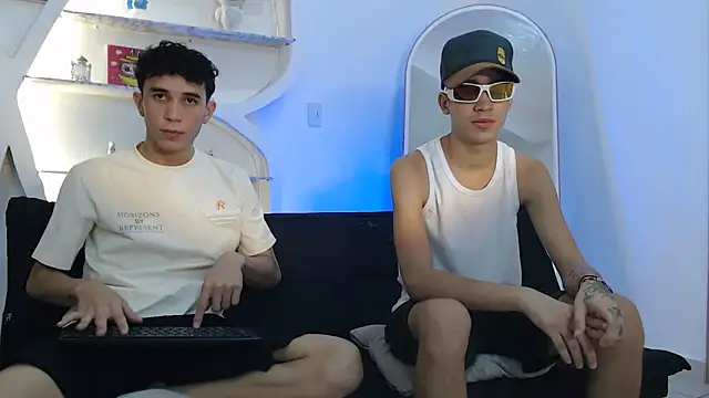 Snapshot of THREE_GUYS_HOT chatting on October 26, 2025, 7:31 pm THREE GUYS HOT online show from October 26, 2025, 7:31 pm