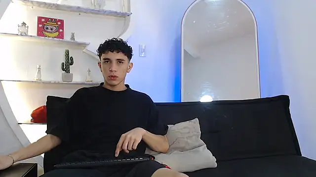 Snapshot of THREE_GUYS_HOT chatting on October 31, 2025, 7:15 pm THREE GUYS HOT online show from October 31, 2025, 7:15 pm