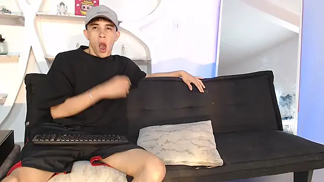 Snapshot of THREE_GUYS_HOT chatting on November 1, 2025, 7:16 pm THREE GUYS HOT online show from November 1, 2025, 7:16 pm