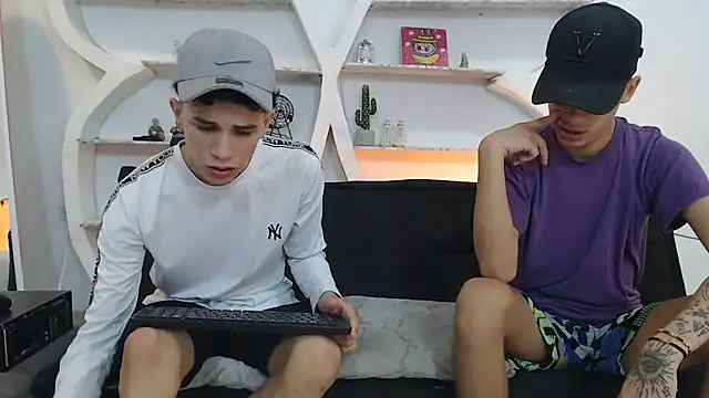 Snapshot of THREE_GUYS_HOT chatting on November 11, 2025, 7:25 pm THREE GUYS HOT online show from November 11, 2025, 7:25 pm