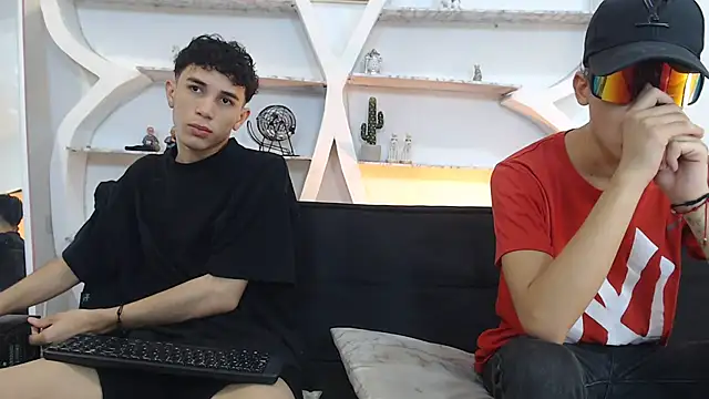 Snapshot of THREE_GUYS_HOT chatting on November 12, 2025, 7:24 pm THREE GUYS HOT online show from November 12, 2025, 7:24 pm