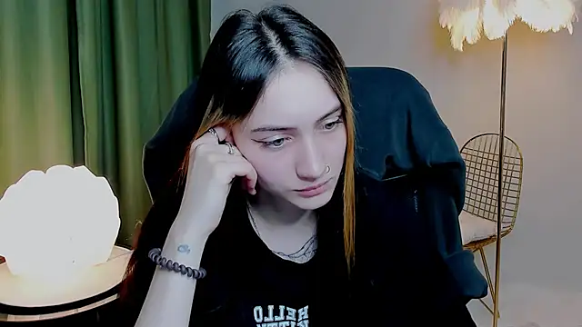 olivianorton online show from September 29, 2025, 3:39 pm