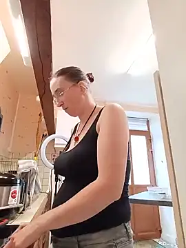 Sophierob1 online show from June 15, 2026, 12:40 pm