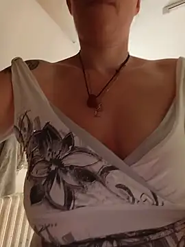 Sophierob1 online show from June 17, 2026, 6:49 am