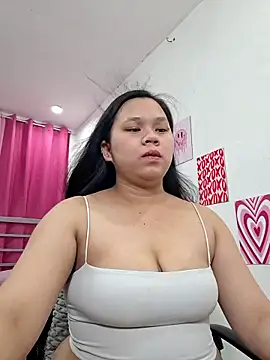 Snapshot of avery_in_paradisexx chatting on May 12, 2026, 9:50 am avery in paradisexx online show from May 12, 2026, 9:50 am