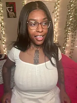 MistiSavannah online show from February 21, 2026, 12:06 pm