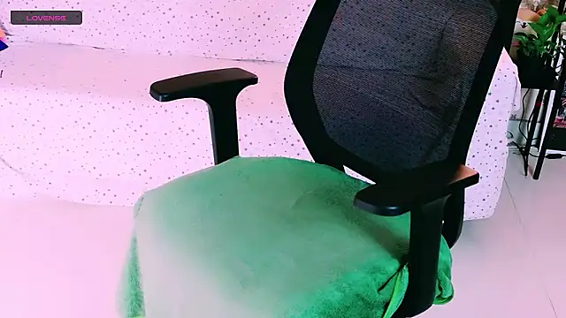 My Rose online show from April 18, 2026, 5:28 pm