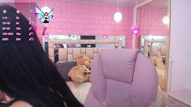  laaura  online show from October 11, 2025, 7:23 pm