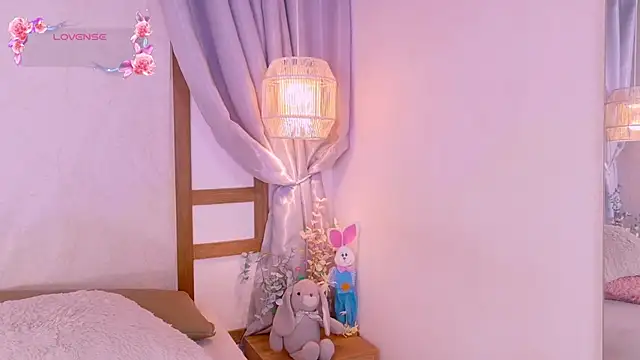 Snapshot of RenataLeclair chatting on April 28, 2026, 4:23 pm RenataLeclair online show from April 28, 2026, 4:23 pm