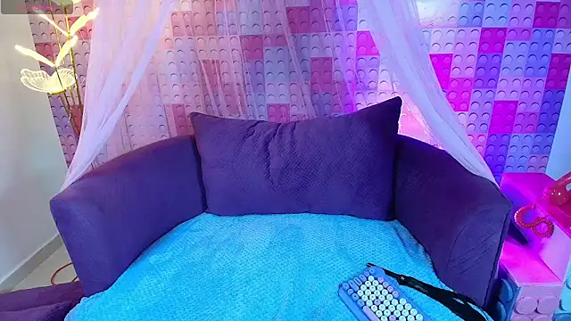  Priscilla  online show from September 20, 2025, 2:56 am