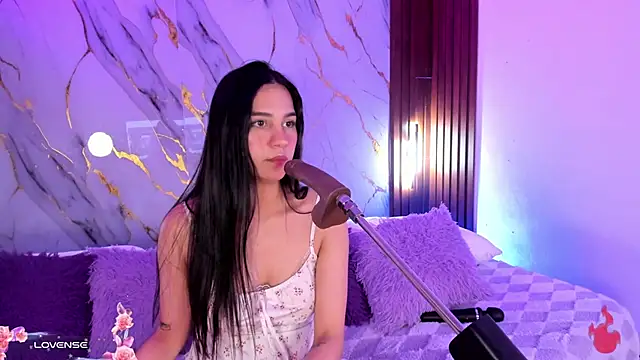 Snapshot of Emmiicute chatting on April 18, 2026, 7:58 pm Emmiicute online show from April 18, 2026, 7:58 pm