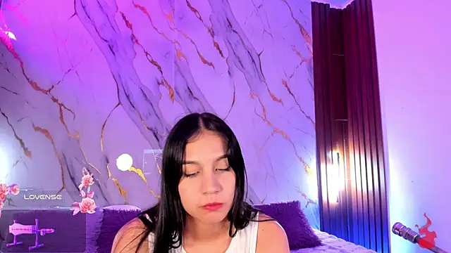 Snapshot of Emmiicute chatting on April 21, 2026, 1:42 am Emmiicute online show from April 21, 2026, 1:42 am